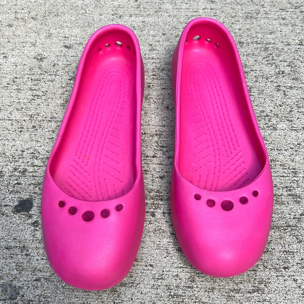 Hot pink Crocs, ballet flat size 9 - LOTS of wear left!